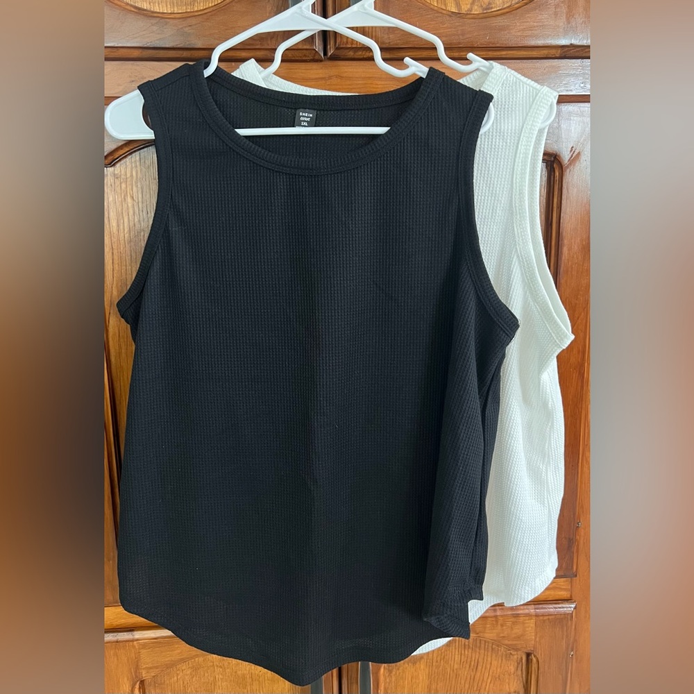 2 FOR 1: Womenโs Plus Size Solid Curved Hem White & Black Tank Tops! Size 1XL.